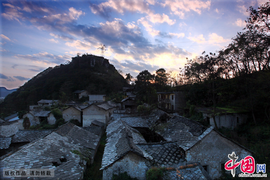贵州 安顺 新哨村 废弃 村庄 消失 自然村 城镇化 外迁 贵州 安顺 新哨村 废弃 村庄 消失 自然村 城镇化 外迁
